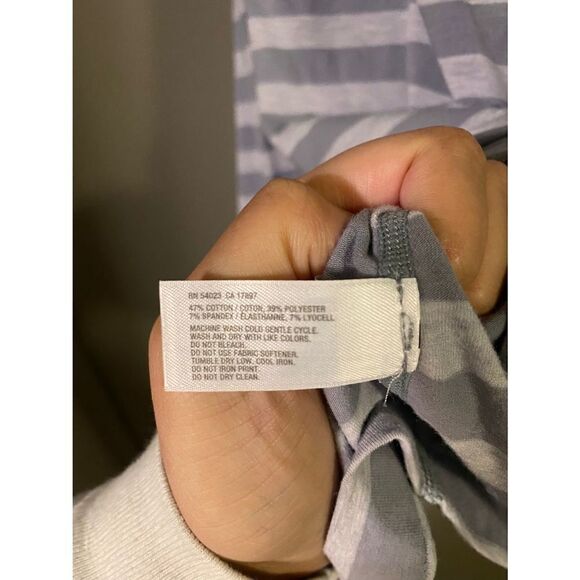 GapFit Women’s Striped Athletic Casual Tank Top Size Medium NWOT - Picture 4 of 4